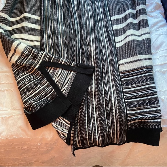 Short-Sleeved Vince Sweater Tunic - Picture 8 of 8